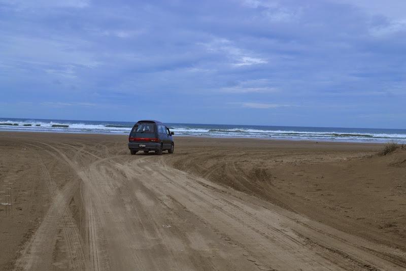 CONDUCENDO PER LA NINETY MILES BEACH