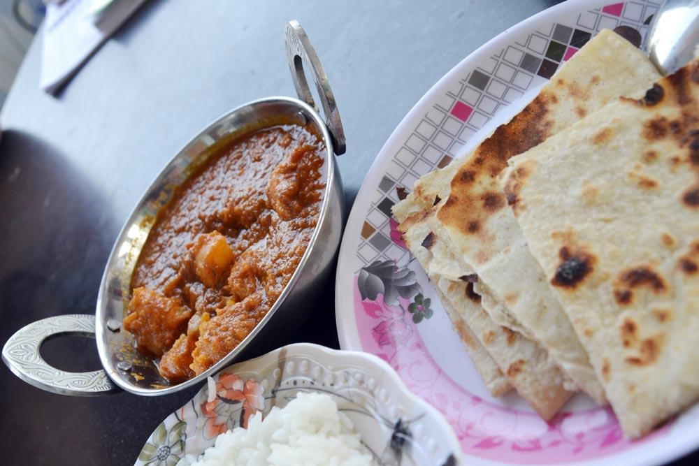 cibo in India curry con naan