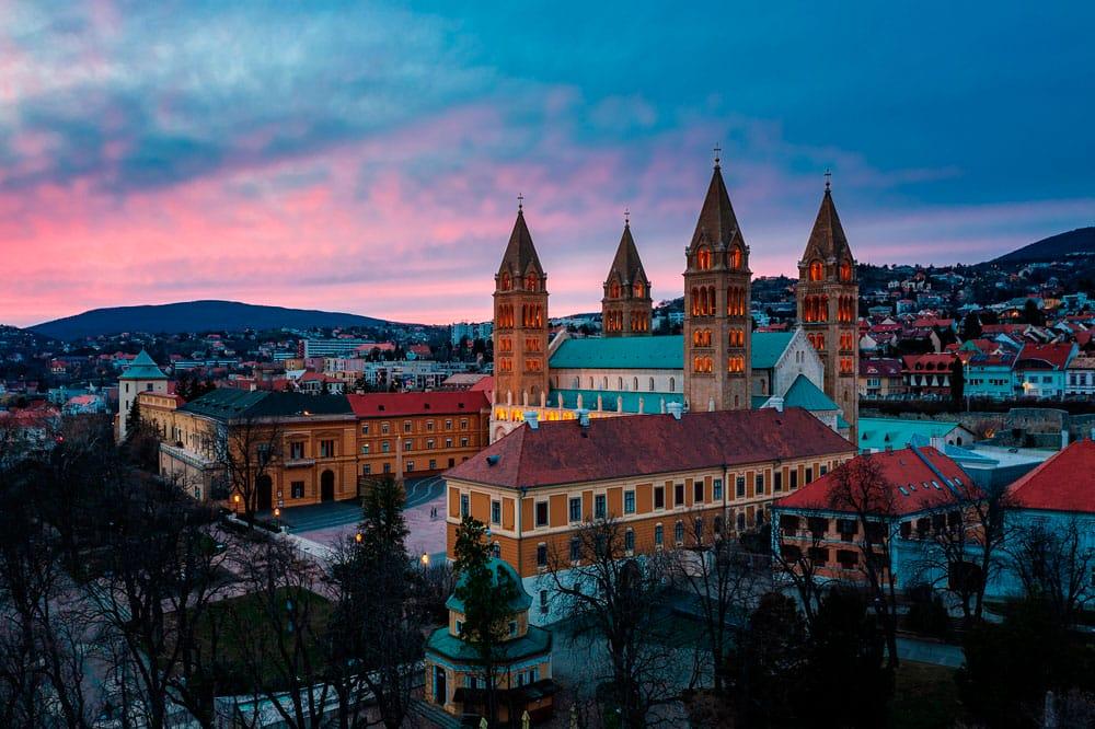 vista panoramica della città ungherese di Pécs