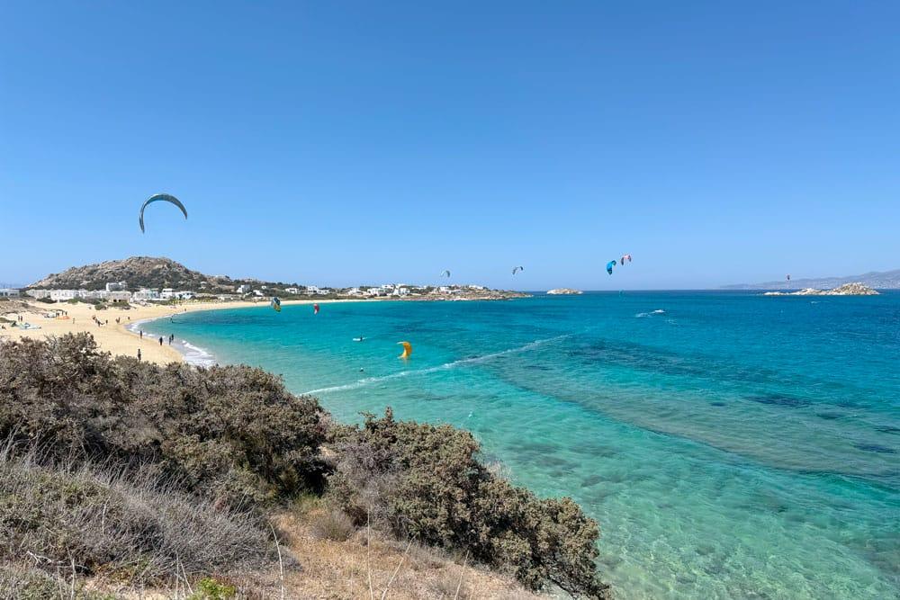 kitesurfer nella spiaggia Mikri Vigla a Naxos