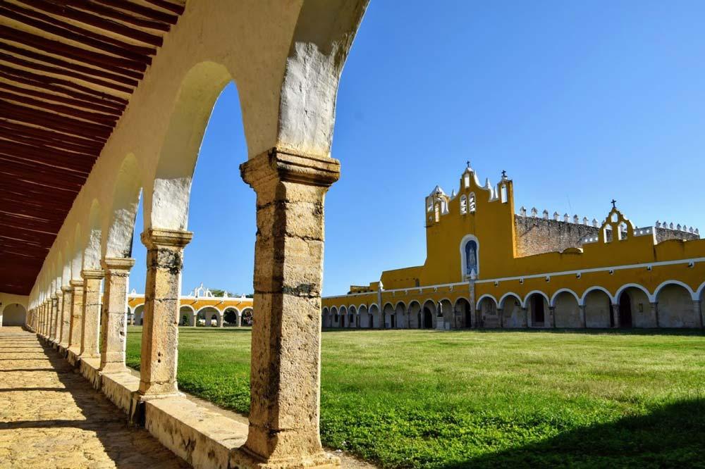 paese giallo di Izamal cosa vedere e fare nella Riviera Maya