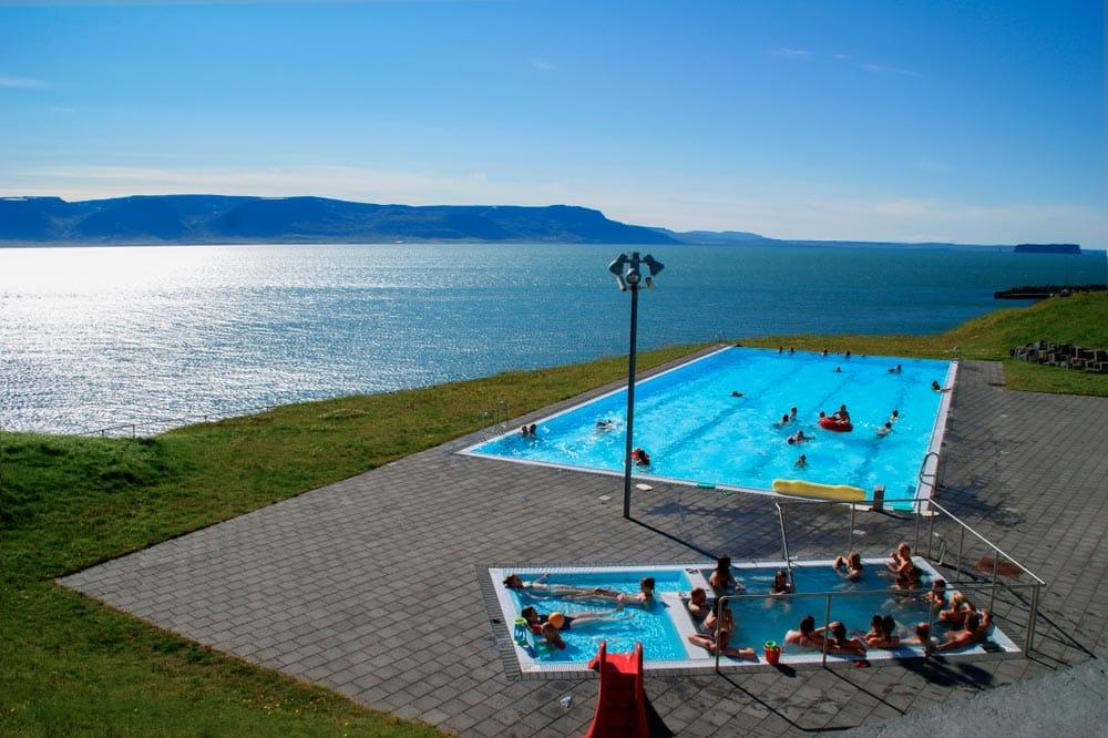 Piscina infinita di Hofsós in Islanda