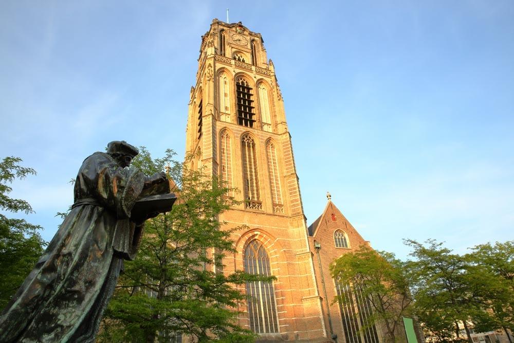Cattedrale di San Lorenzo con statua di Erasmo a Rotterdam
