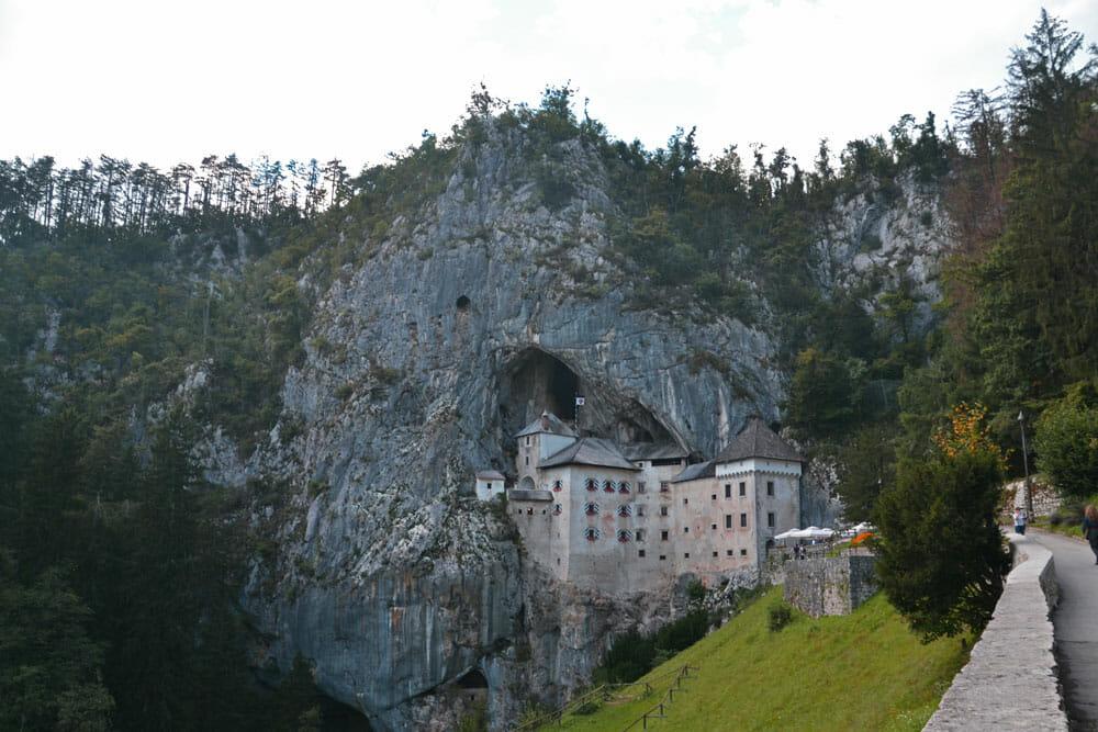 castello di Predjama, uno dei migliori da vedere in Slovenia
