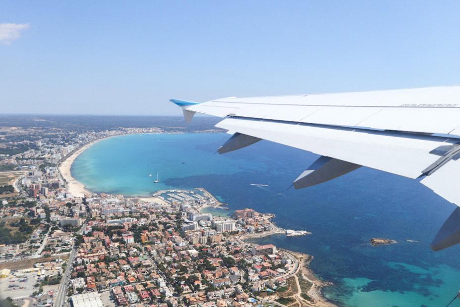 aereo che sorvola Palma di Maiorca