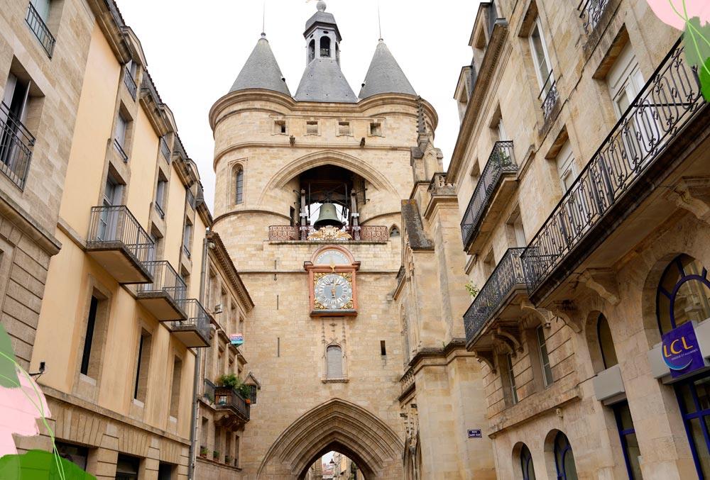 porta della grande campana di Bordeaux