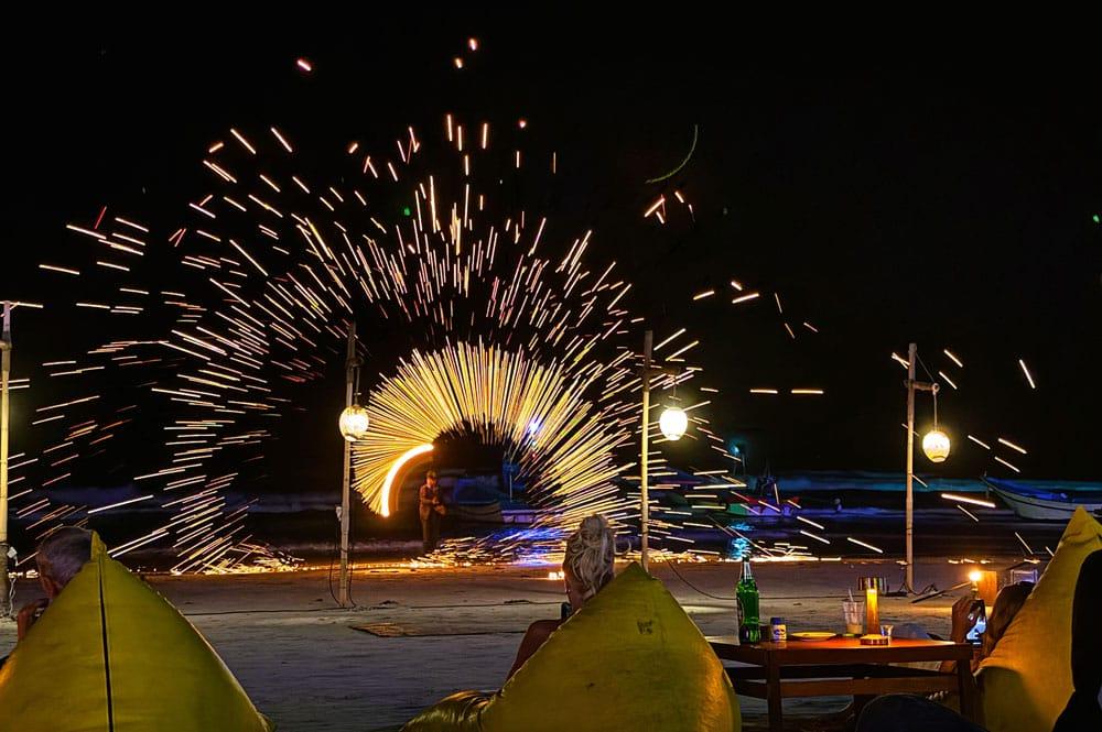 Spiaggia di Haad Rin a Koh Phangan di notte