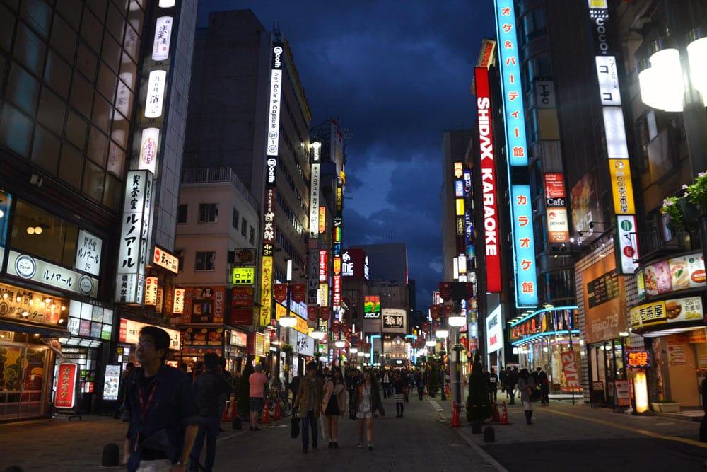 Shinjuku uno dei migliori quartieri dove soggiornare a Tokyo