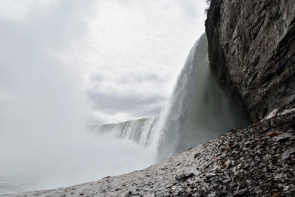 Cascate del Niagara dalla base