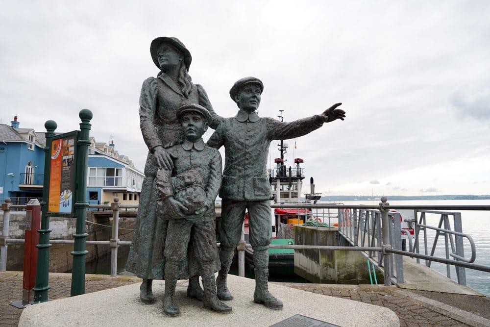 Statua di Annie Moore a Cobh