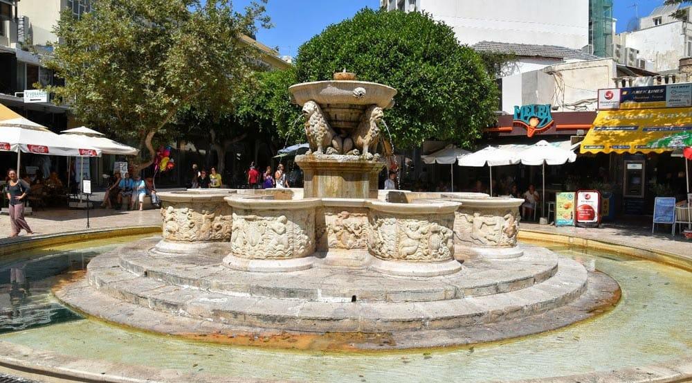cosa vedere a Heraclión Fontana dei Leoni
