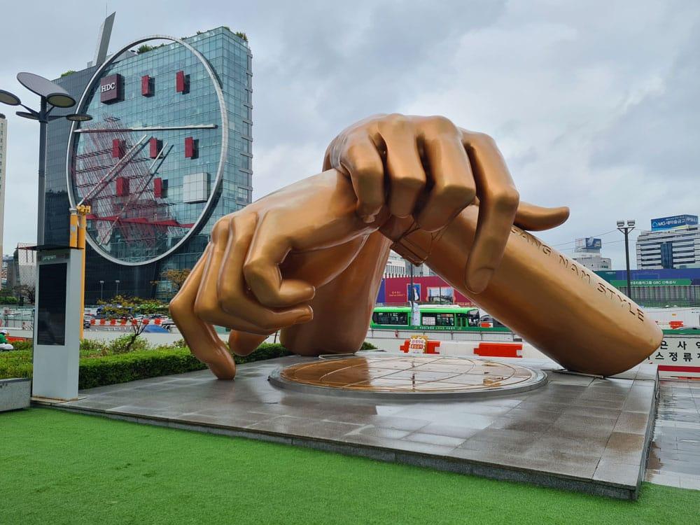 statua mani a gangnam