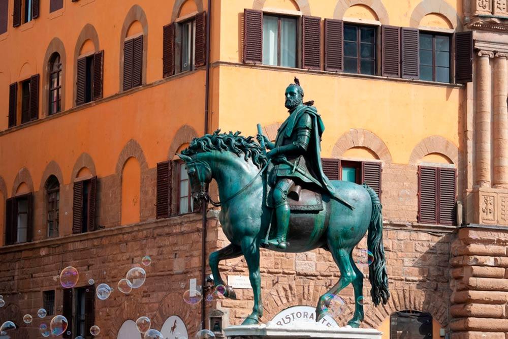 statua di Cosimo de' Medici