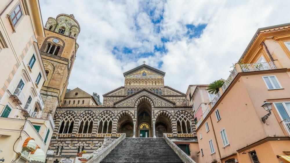 facciata della Cattedrale di San Andrea Apostolo qualcosa da vedere ad Amalfi