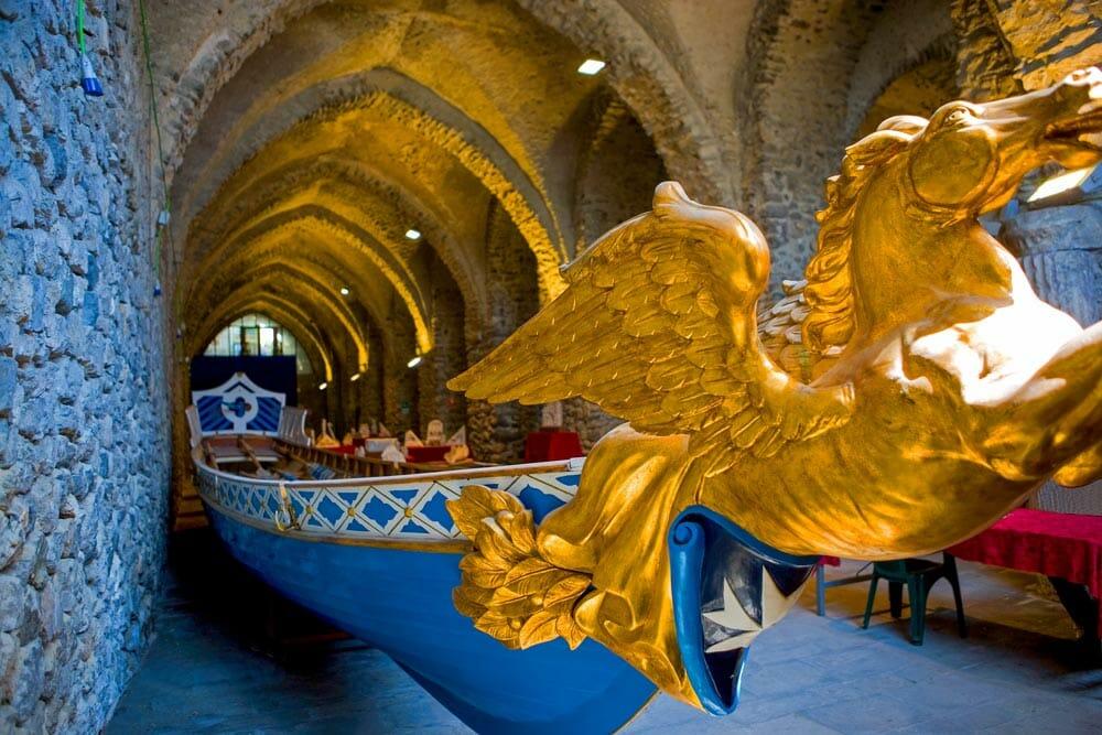 Barca nel museo dell'Antico Arsenale della Repubblica ad Amalfi
