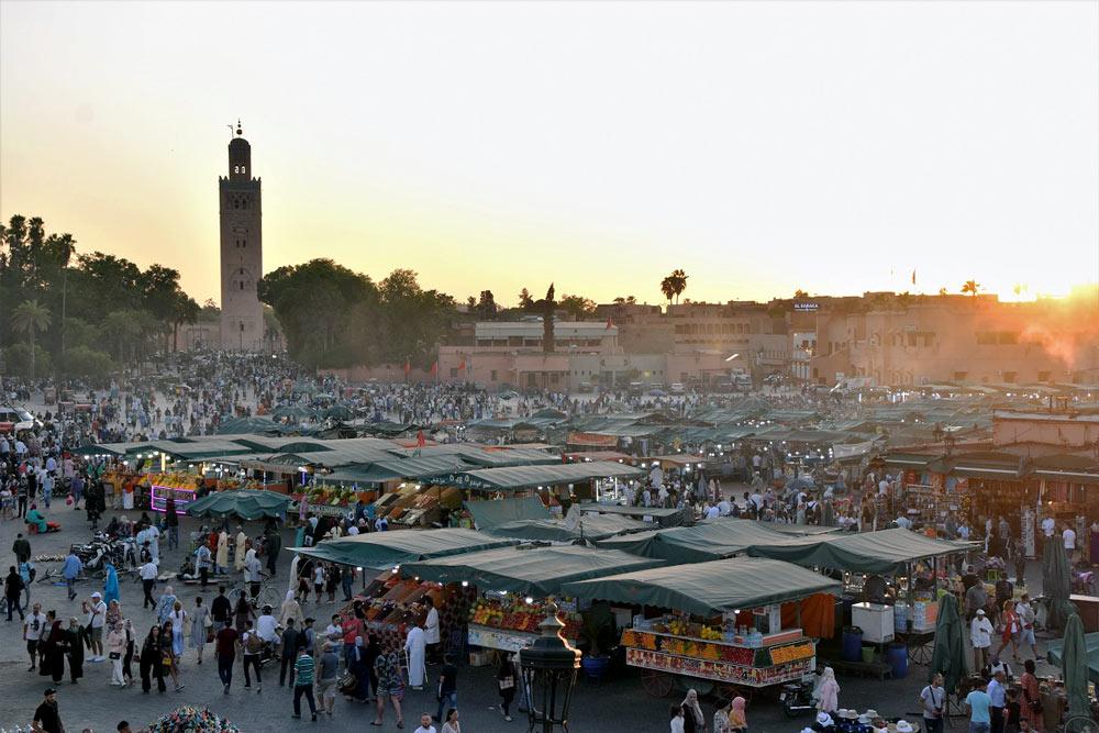 piazza Jemaa el-Fna di Marrakech al tramonto