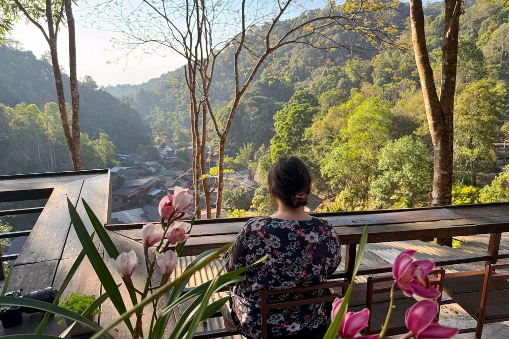 caffetteria con vista a Mae Kamping
