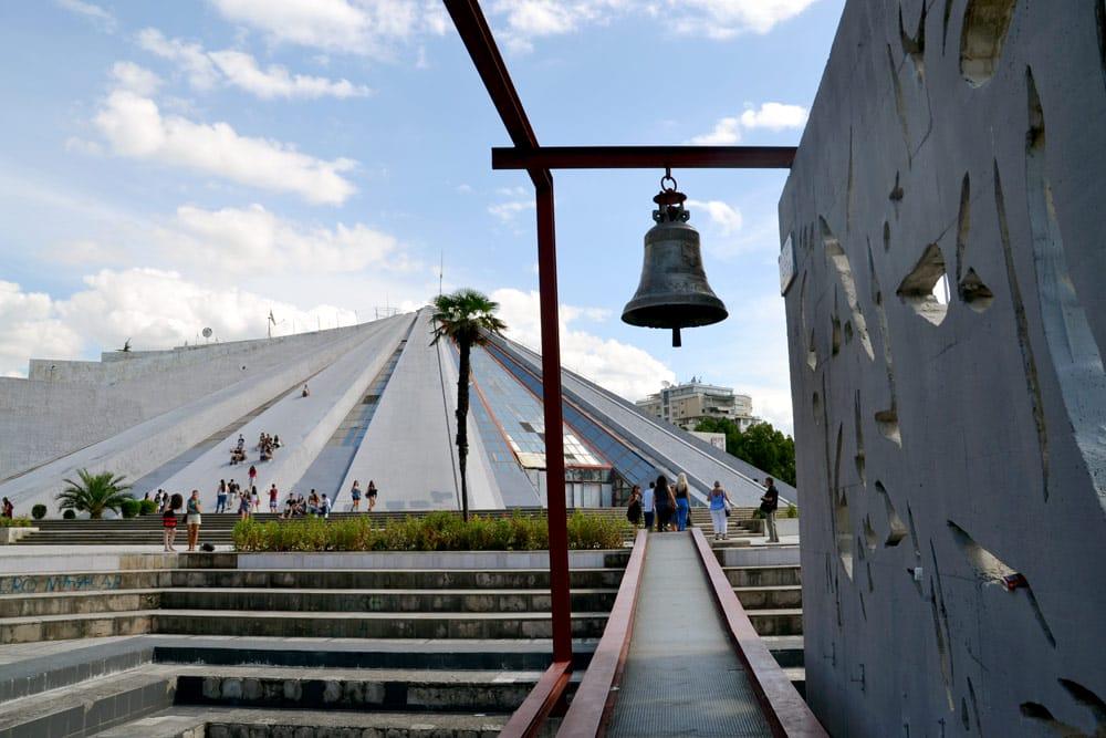 piramide a Tirana, Albania