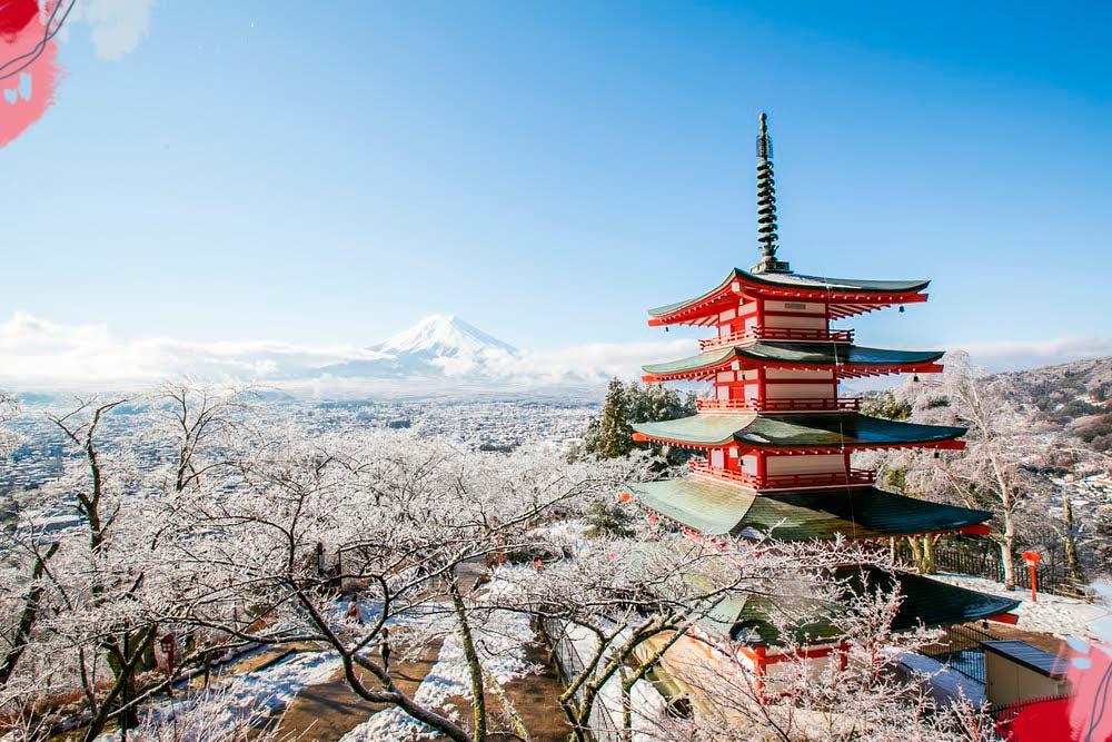 Pagoda Chureito e Monte Fuji con neve