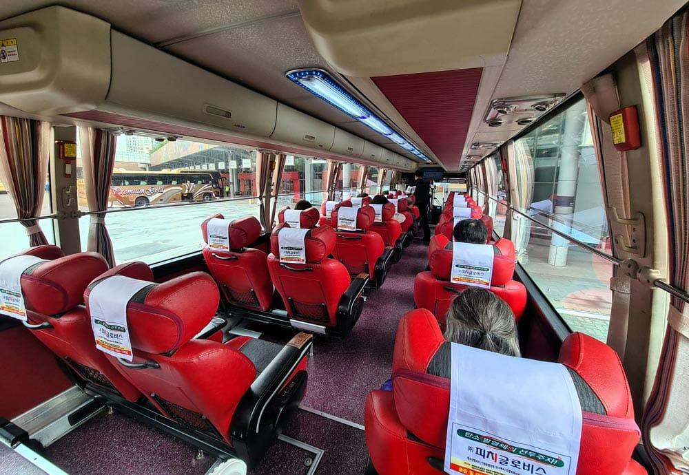interno di un autobus espresso in Corea del Sud