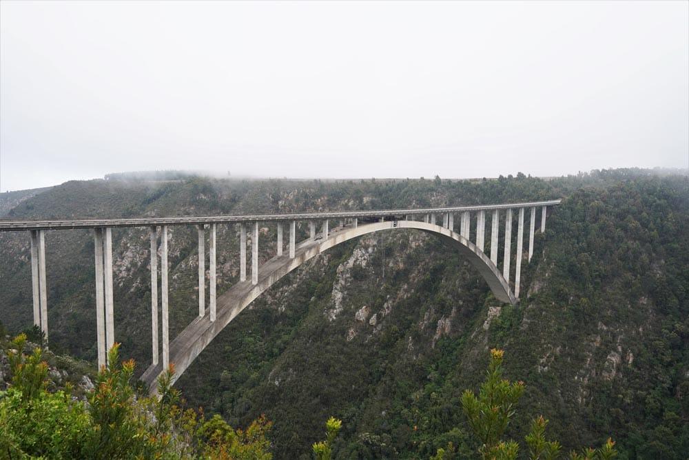Ponte Bloukrans in Sudafrica, il più alto del mondo per bungee jumping