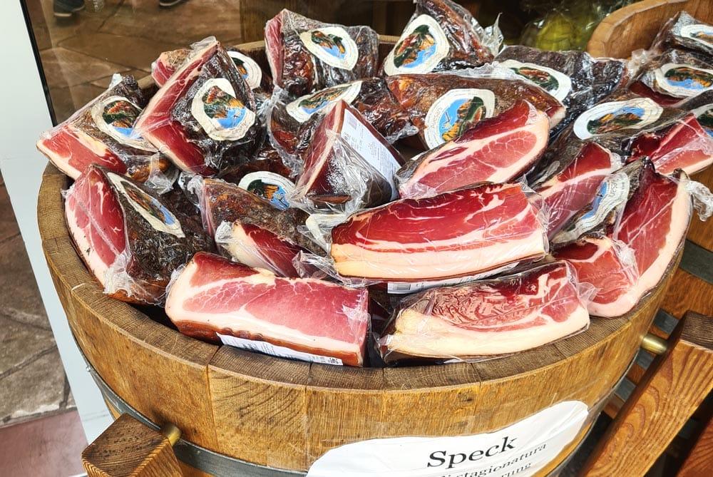 speck salume da mangiare nelle Dolomiti