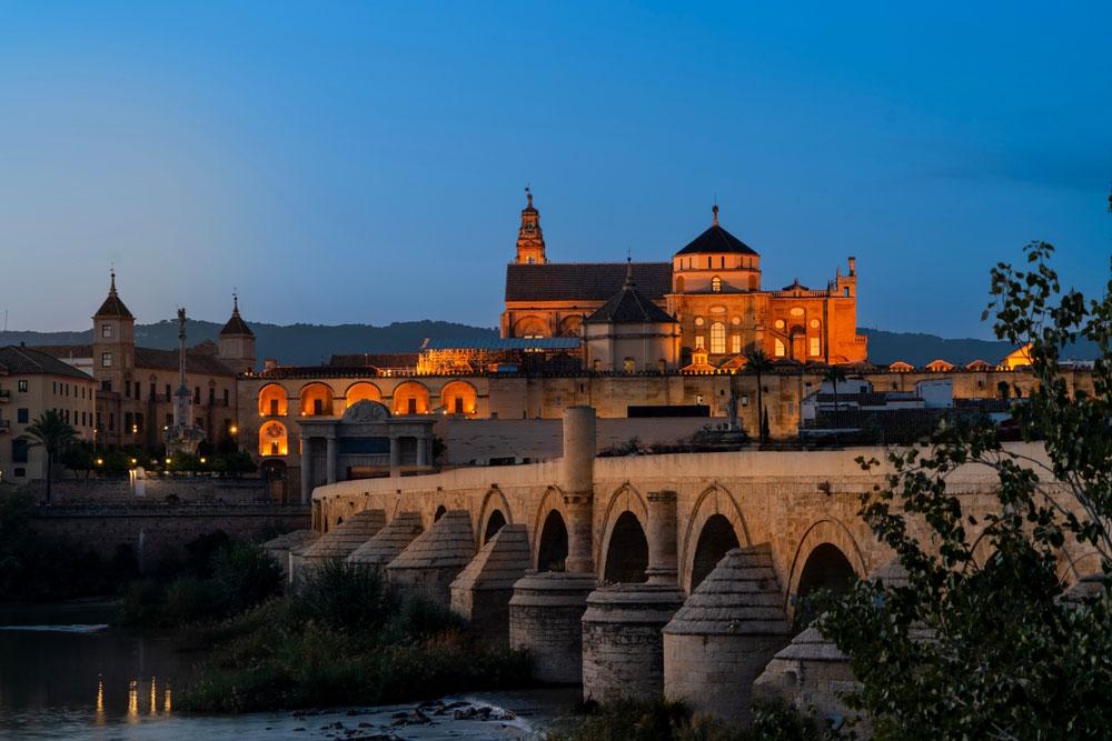 Ponte Romano di Córdoba di notte