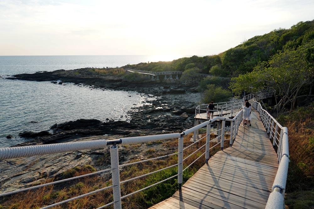 cosa fare a Koh Samet passerella di Laem Toei
