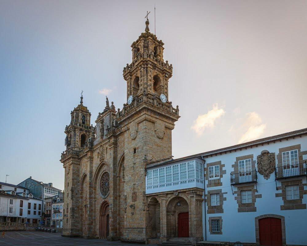 La Cattedrale inginocchiata di Mondoñedo
