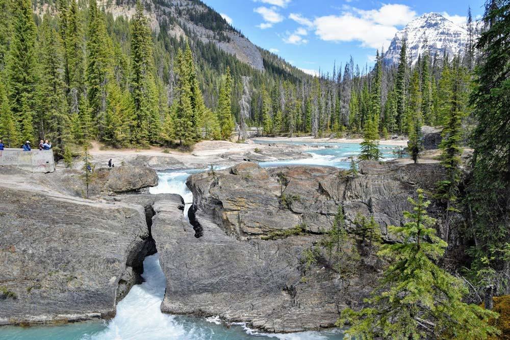ponte naturale parco nazionale yoho, montagne rocciose del canada