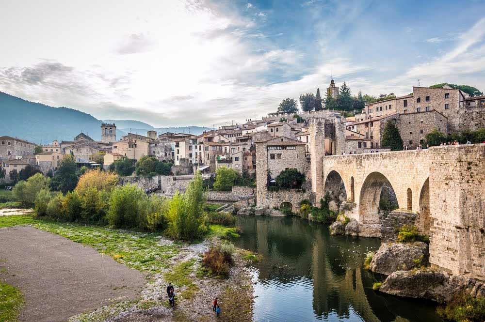 Besalú uno dei paesi più belli della Catalogna