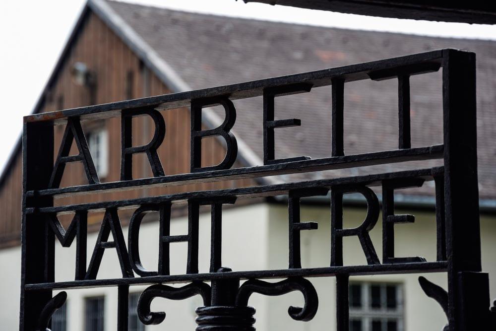porta d'ingresso al campo di concentramento di Dachau