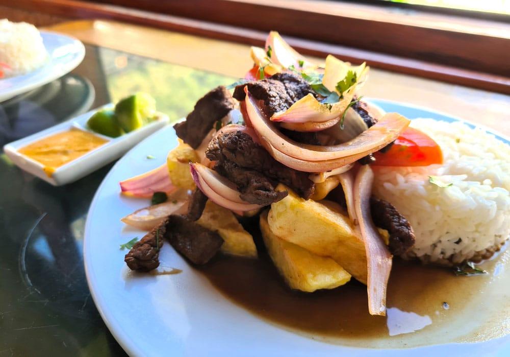 lomo saltado piatto tipico del Perù