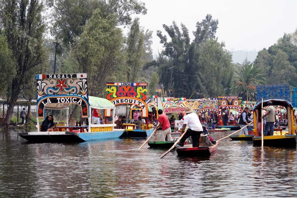 trajineras a Xochimilco, Città del Messico