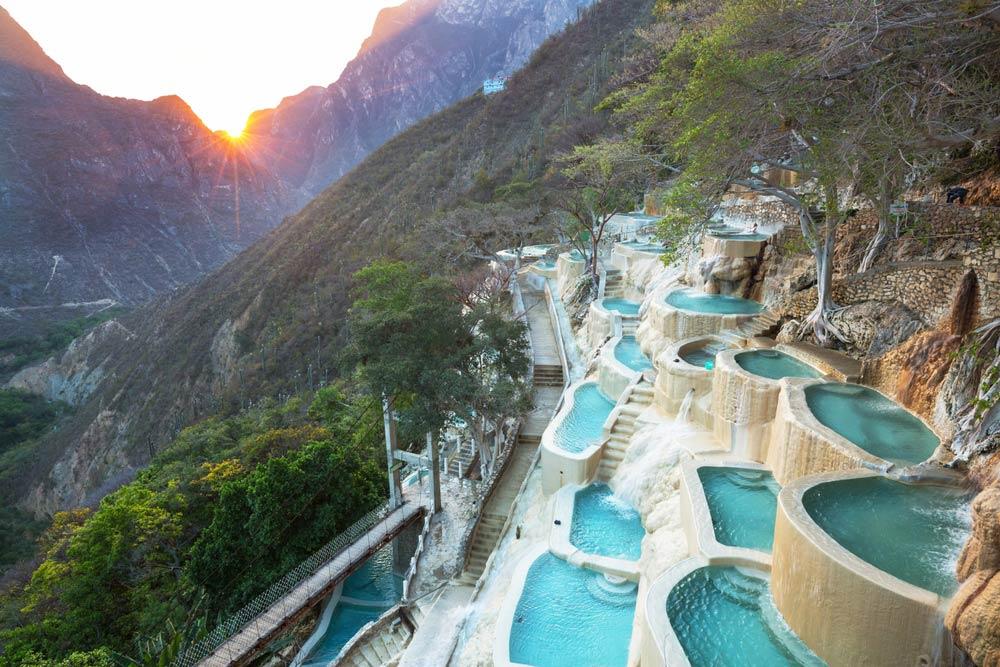 Piscine termali nelle Grutas de Tolantongo, Messico