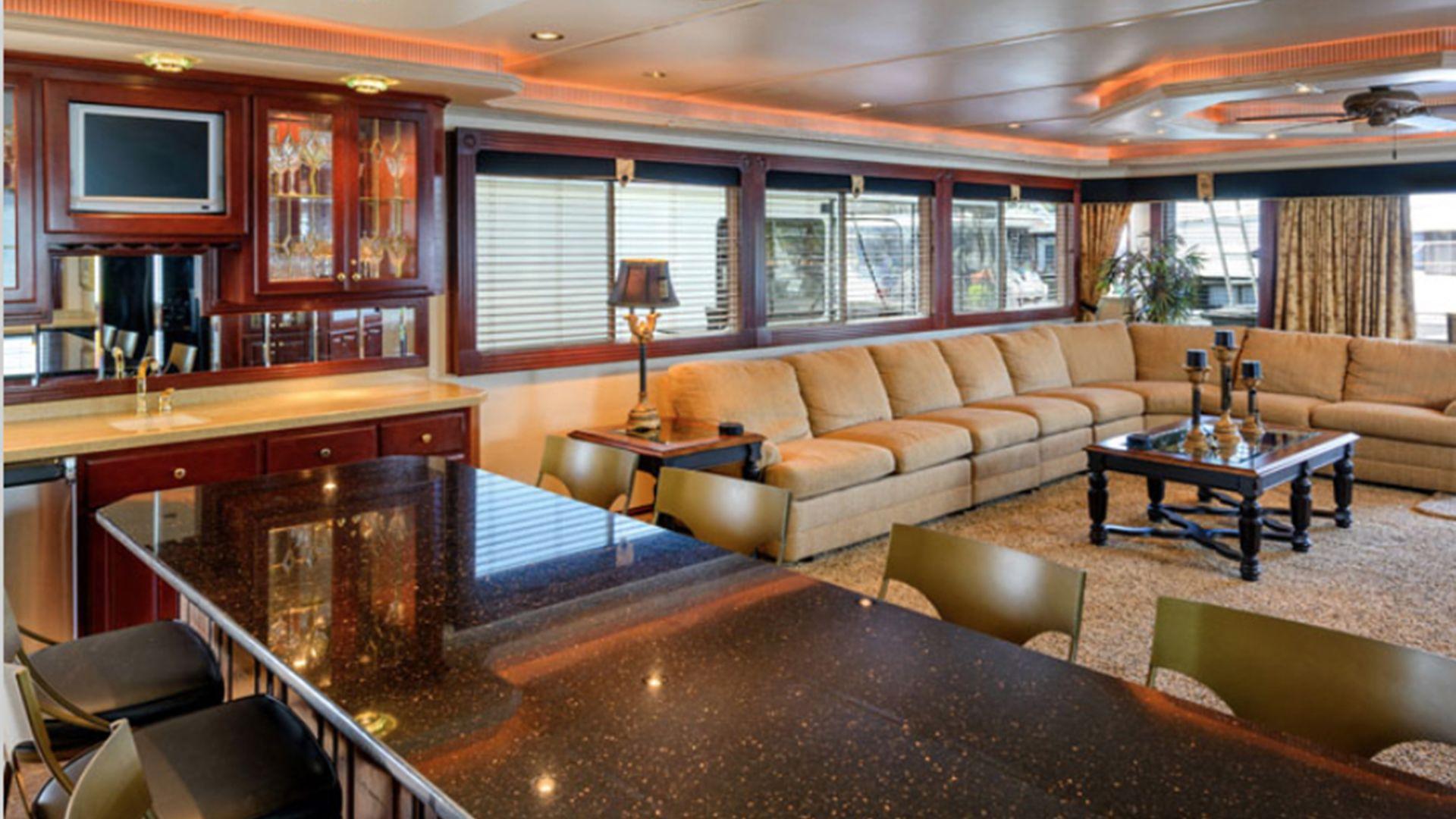 Houseboat and Yacht Charters | Margaritaville at Lanier Island