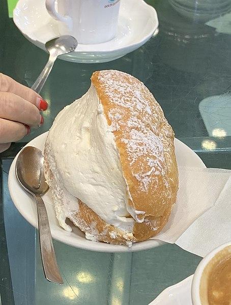 maritozzo con la panna