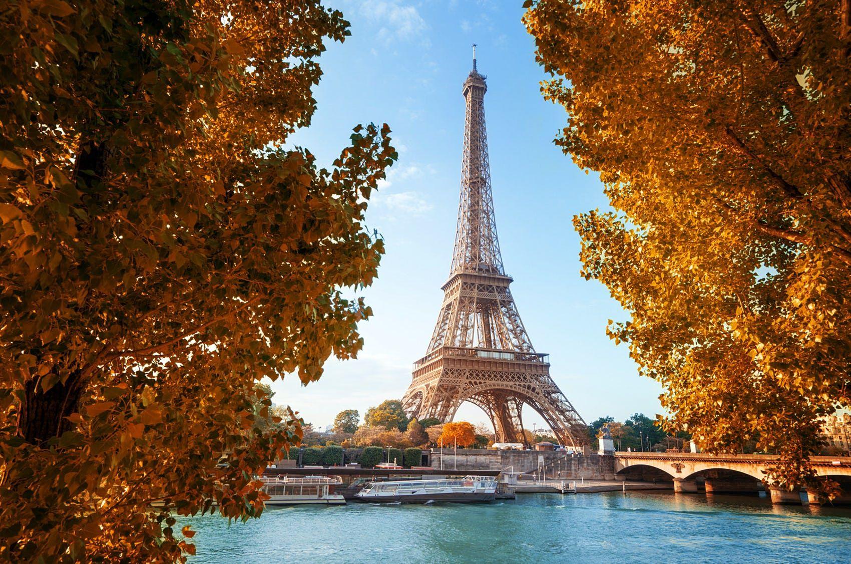 Nessun viaggio a Parigi è completo senza una visita alla Torre Eiffel © ESB Professional / Shutterstock