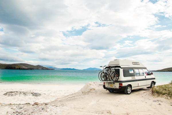 La remota costa delle Ebridi Esterne vicino al piccolo villaggio della comunità di Bhaltos @ burgersandbruce