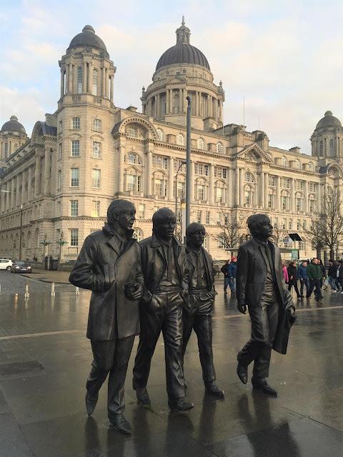 estátua dos Beatles, em Liverpool